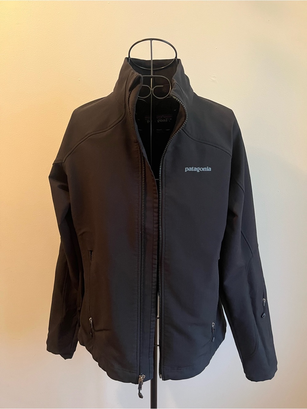 Patagonia Women’s Guide Jacket M Black Softshell DWR Hiking Outdoor